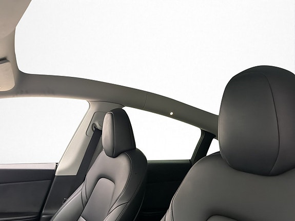 Tesla Model Y 15 of 30