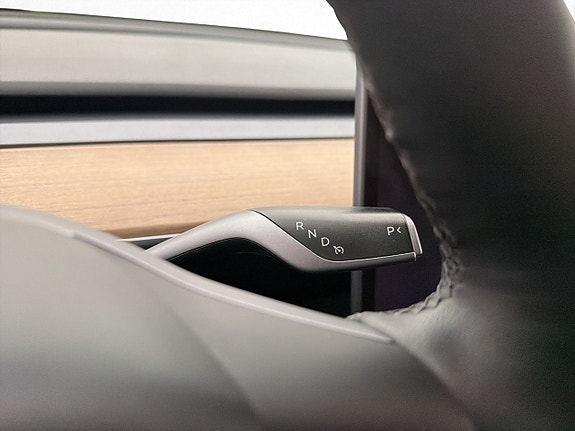 Tesla Model Y 20 of 30