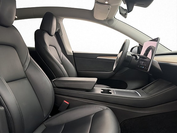 Tesla Model Y 30 of 30