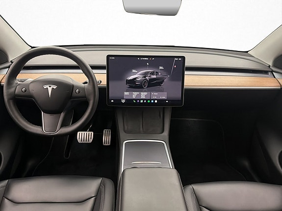 Tesla Model Y 17 of 30