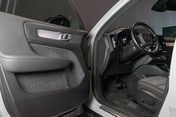 Volvo XC40 10 of 18