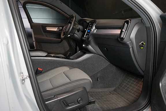 Volvo XC40 14 of 18