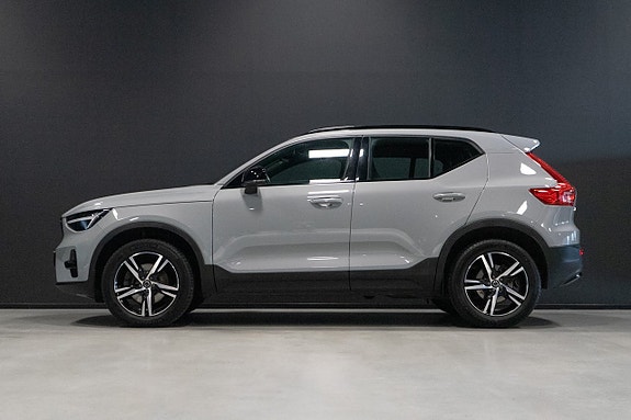 Volvo XC40 2 of 18