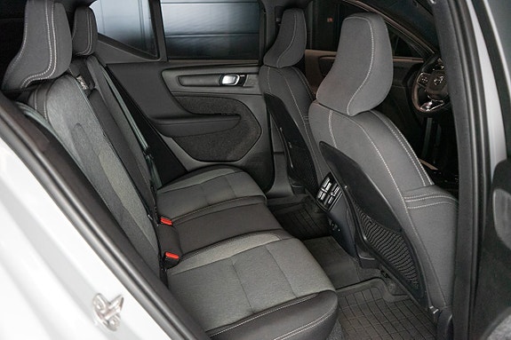 Volvo XC40 17 of 18