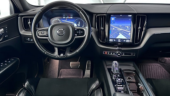 Volvo XC60 12 of 25