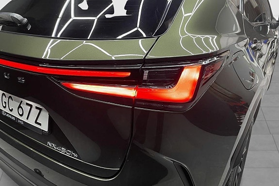 Lexus NX450h+ 10 of 16