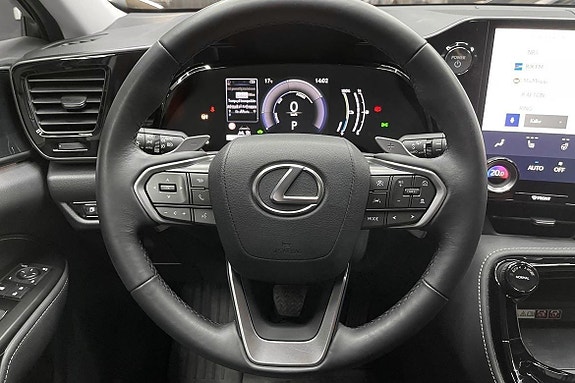 Lexus NX450h+ 15 of 16