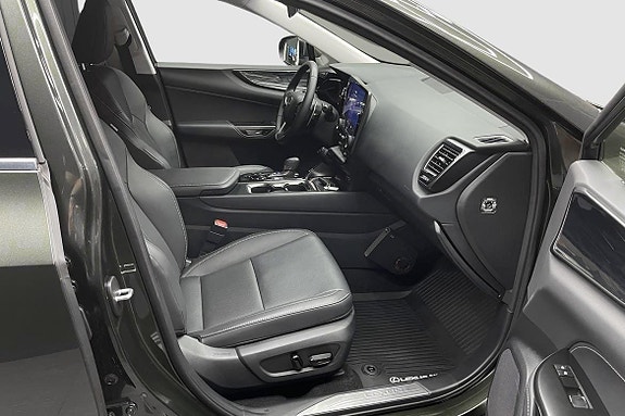 Lexus NX450h+ 13 of 16