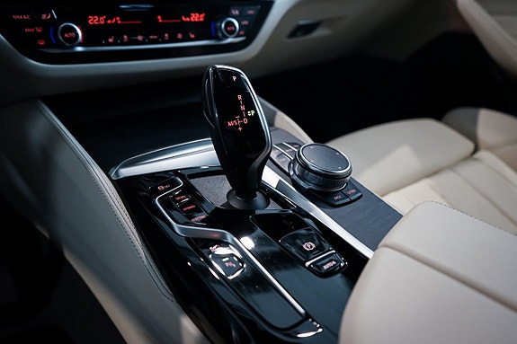 BMW 530e 13 of 27