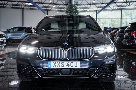 BMW 530e 2 of 27