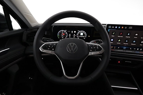 Volkswagen Tiguan 17 of 24