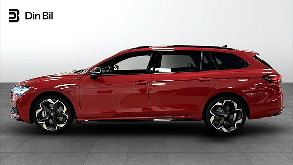 Skoda Superb 2 of 12