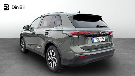 Volkswagen Tiguan 3 of 14