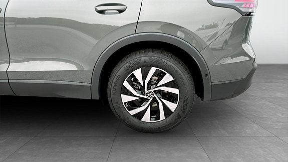 Volkswagen Tiguan 6 of 14
