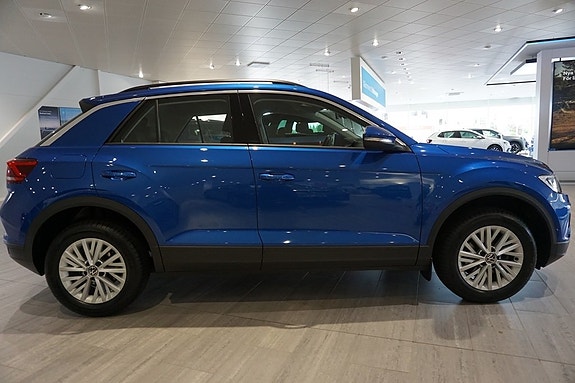 Volkswagen T-Roc 4 of 8