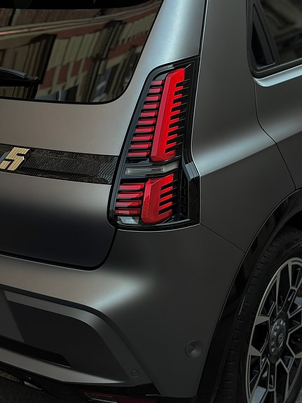 Renault 5 E-Tech 6 of 9
