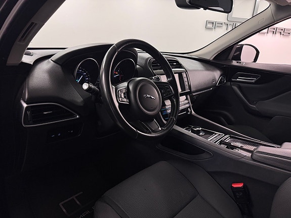 Jaguar F-PACE 4 of 15