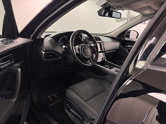 Jaguar F-PACE 3 of 15