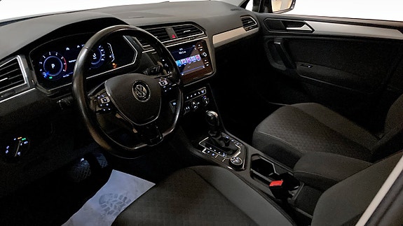 Volkswagen Tiguan 7 of 12