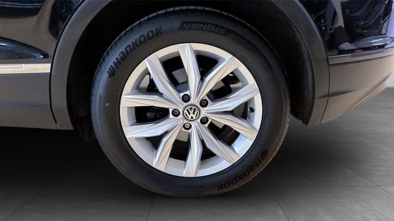 Volkswagen Tiguan 6 of 12