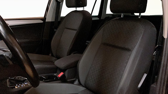 Volkswagen Tiguan 8 of 12