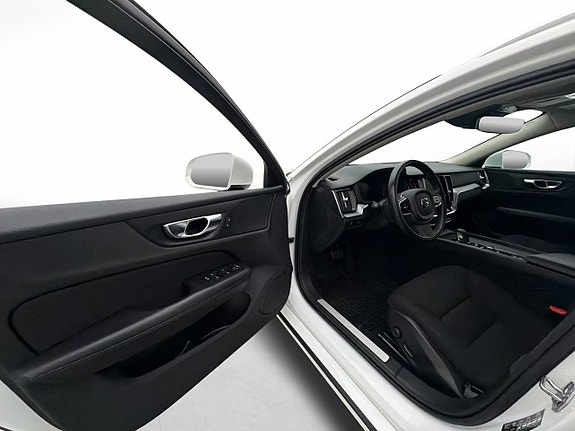 Volvo V60 11 of 30