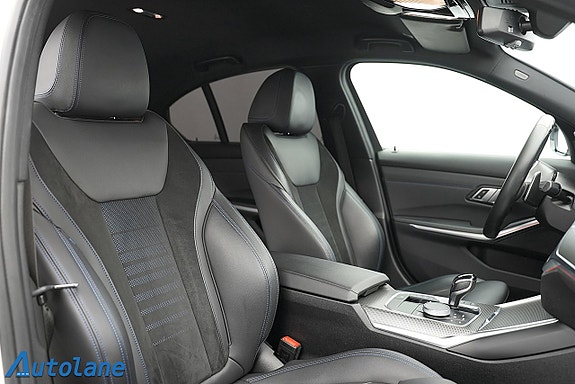 BMW 320i 16 of 29