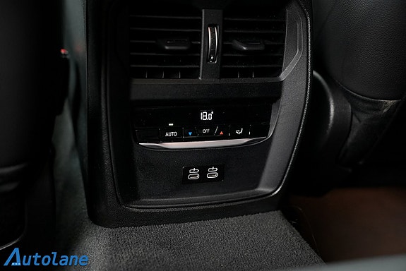 BMW 320i 28 of 29