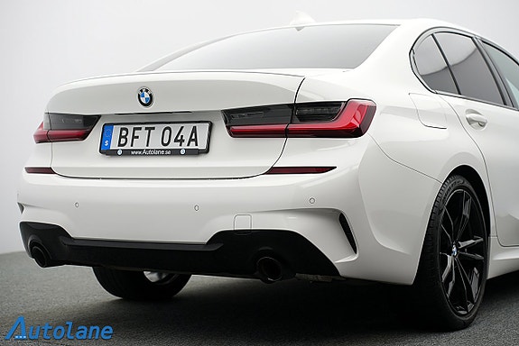BMW 320i 11 of 29