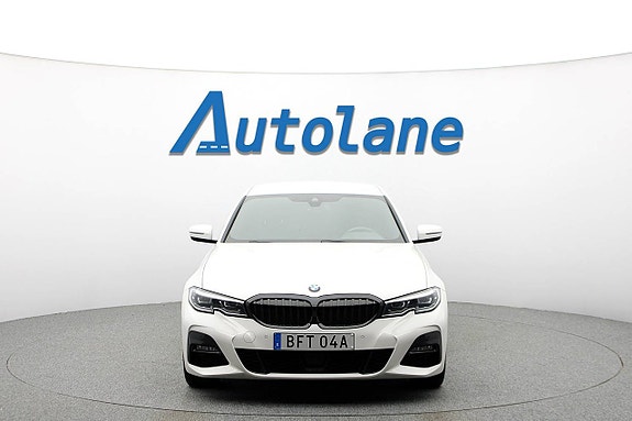 BMW 320i 3 of 29