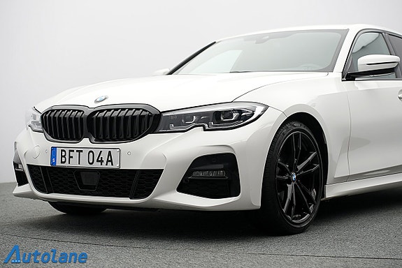BMW 320i 12 of 29