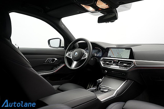 BMW 320i 15 of 29