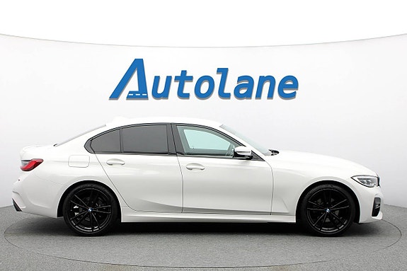 BMW 320i 9 of 29