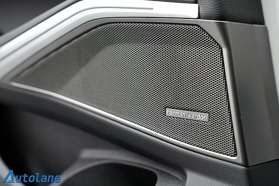BMW 320i 24 of 29
