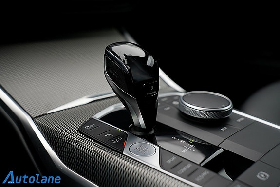 BMW 320i 25 of 29