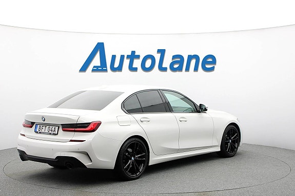 BMW 320i 8 of 29