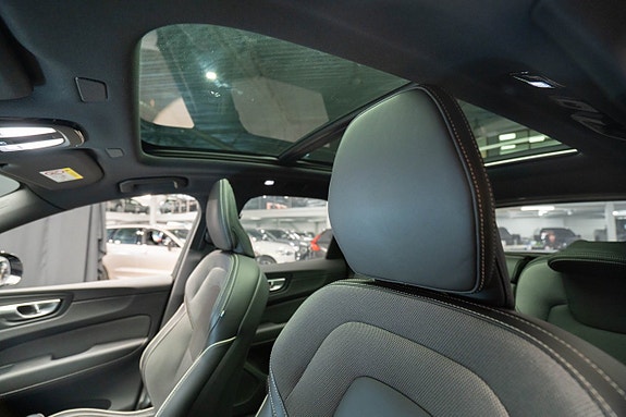 Volvo XC60 12 of 27