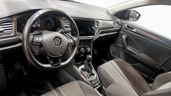 Volkswagen T-Roc 7 of 12
