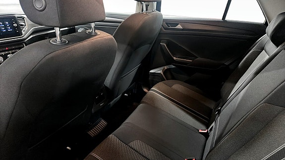 Volkswagen T-Roc 11 of 12