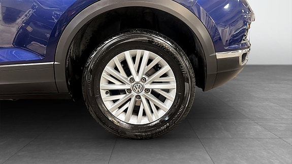 Volkswagen T-Roc 6 of 12