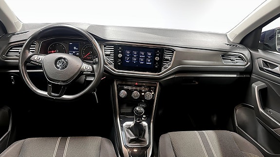 Volkswagen T-Roc 10 of 12