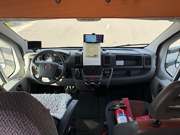 Fiat Sun Living 250 Lido A12 B-körkort 3.5 ton AC Stort Garage Dubbelsäng x 3 Markis 7 of 15