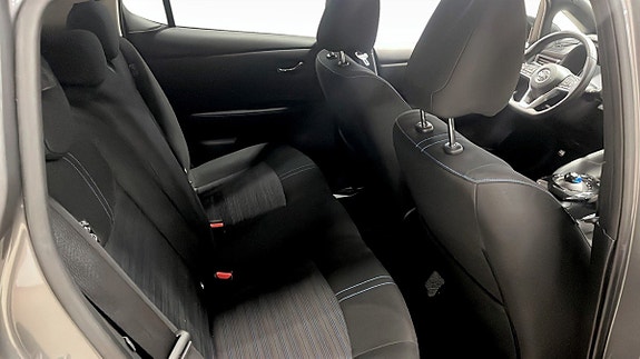 Nissan Leaf 5 of 9