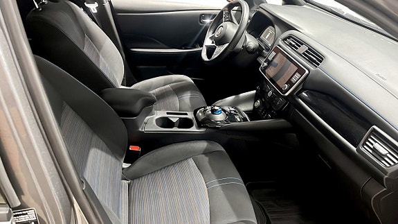 Nissan Leaf 3 of 9
