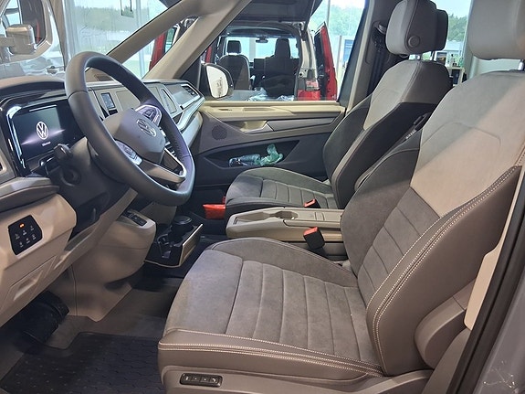 Volkswagen Multivan 5 of 9