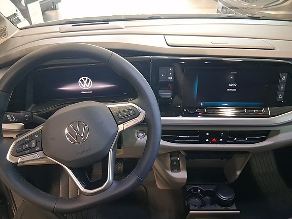 Volkswagen Multivan 7 of 9