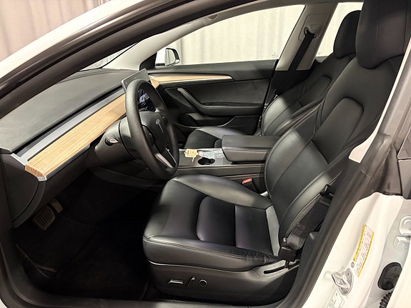 Tesla Model 3 9 of 23
