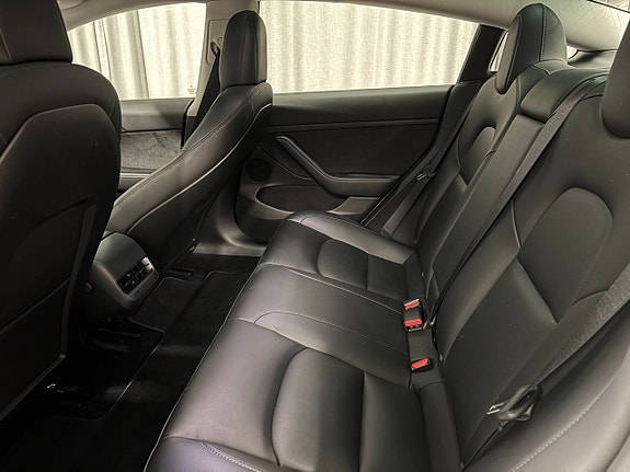 Tesla Model 3 7 of 23