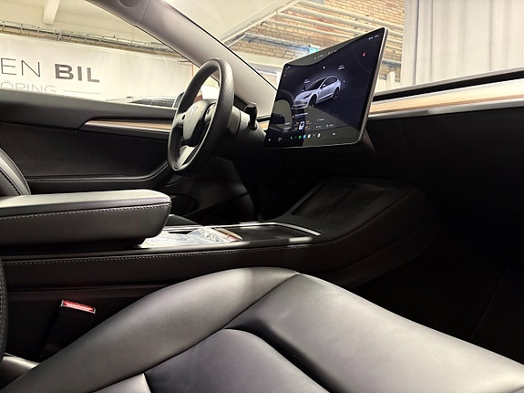 Tesla Model 3 13 of 23