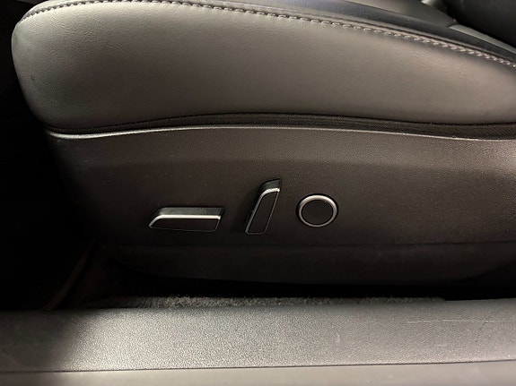 Tesla Model 3 11 of 23